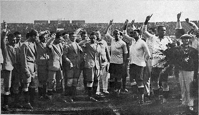 https://commons.wikimedia.org/wiki/File:Uruguay_argentina_saludan.jpg